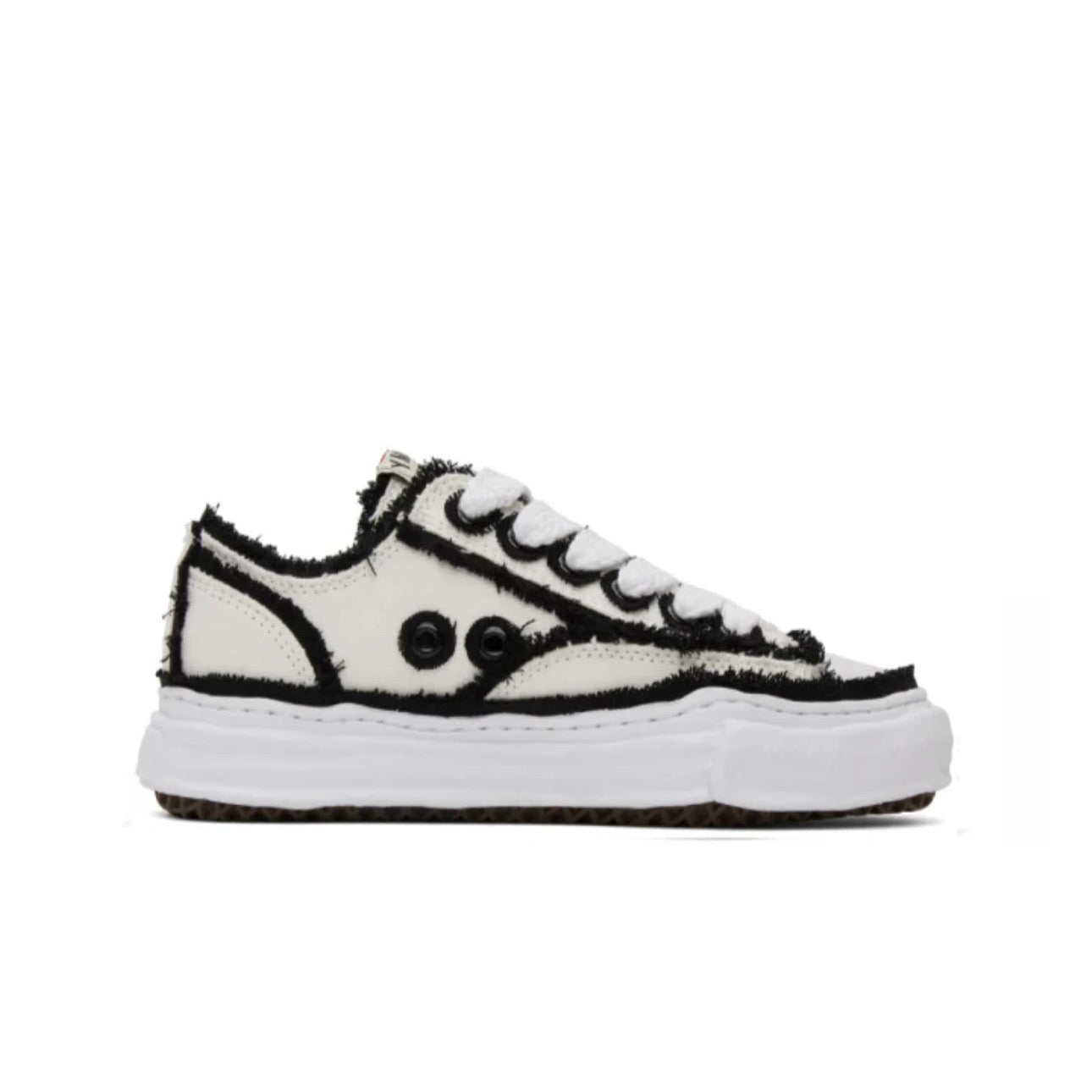 Maison Mihara Yasuhiro White Peterson | מייסון מיהרה יאסוהירו